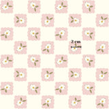 a repeating pattern of pink flowers with green leaves, arranged in a grid-like fashion. The pattern is accompanied by a scale indicating the size of the flowers in centimeters.